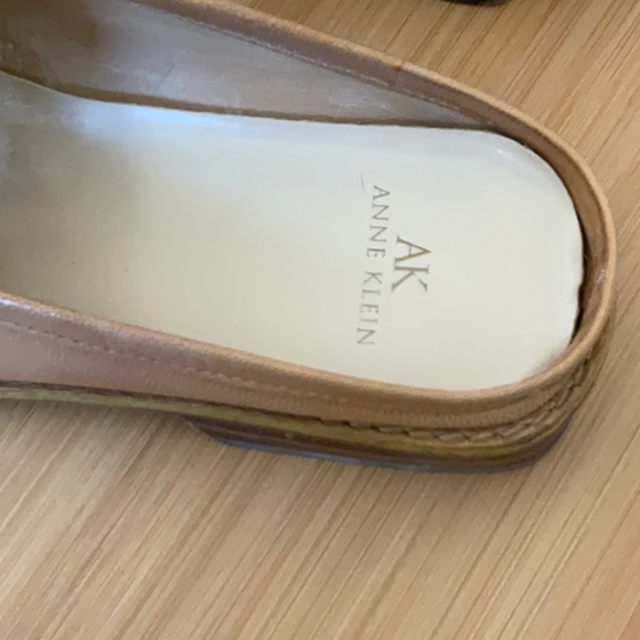 Anne Klein Varsity AK mules with original box.  Size 7.5. - Picture 2 of 4